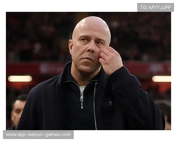 斯洛特获胜却遭队内不满，VAR判罚引发谁占便宜？，斯洛特耶斯退役原因